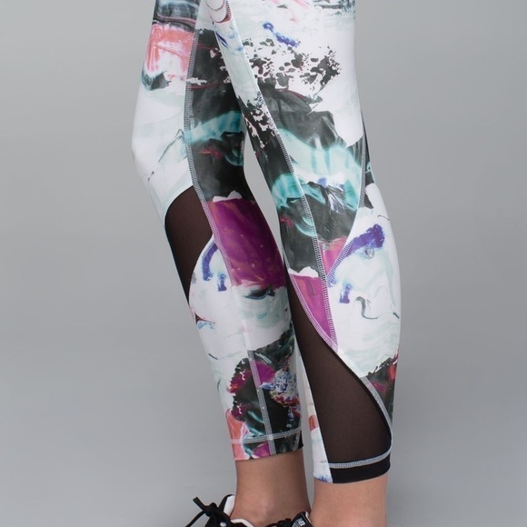 LULULEMON Inspire Tight II *Full-On Luxtreme (Mesh)
Pigment Wave Multi / Black - Picture 5 of 16